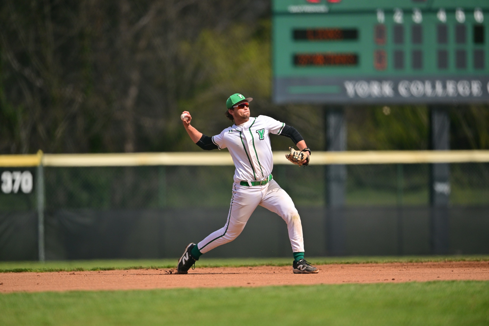 baseball player throwing baseball