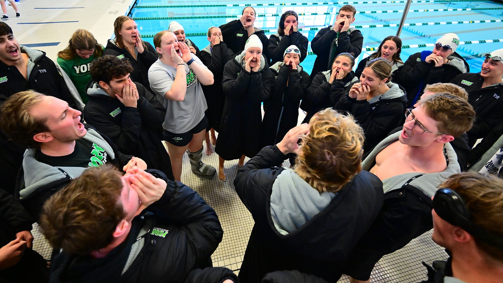swimmers cheer in huddle