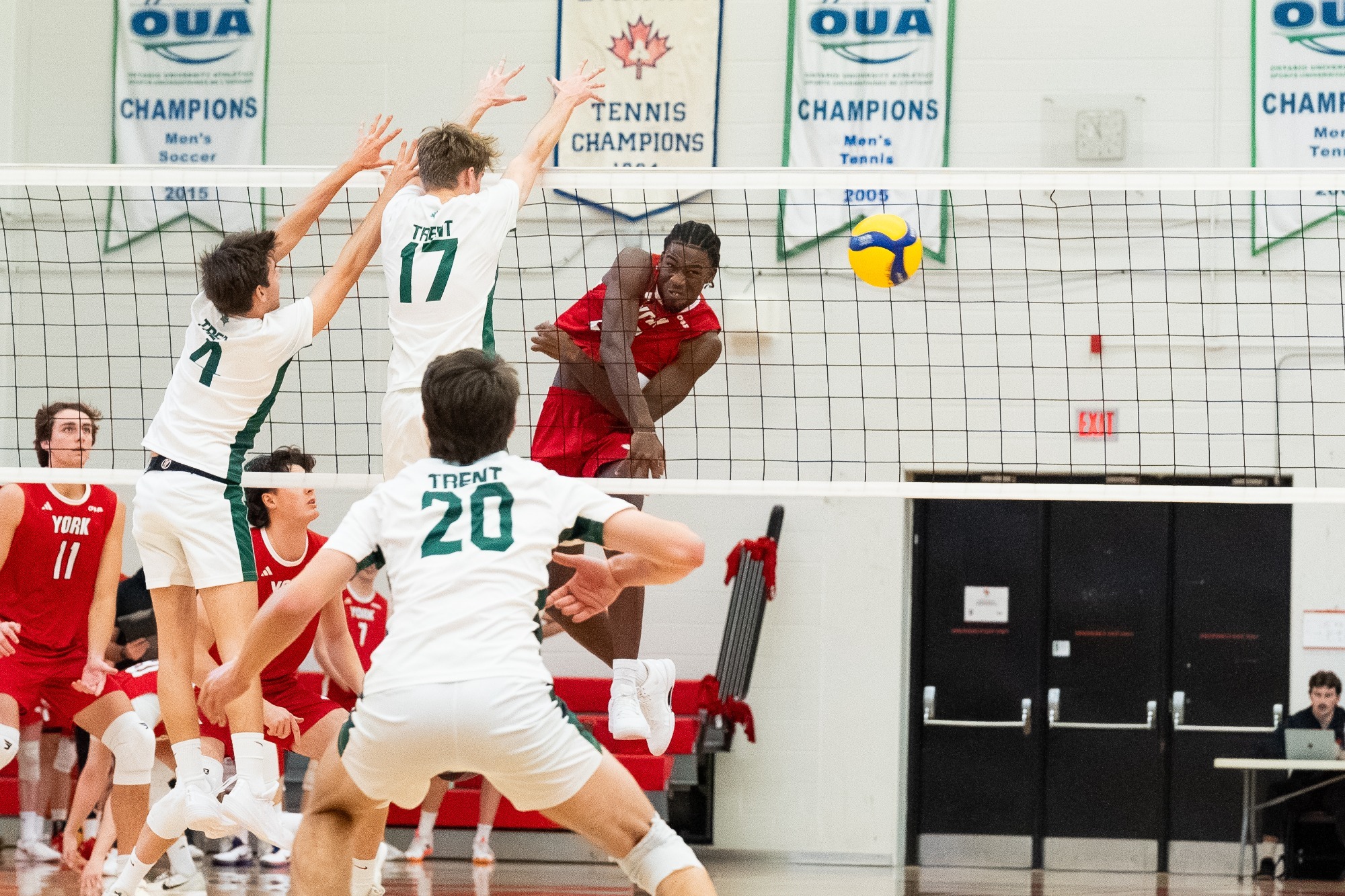 The York University Lions men’s volleyball team hosted the Trent Excalibur on Friday Night at the Tait McKenzie Centre in their first home match of 2026