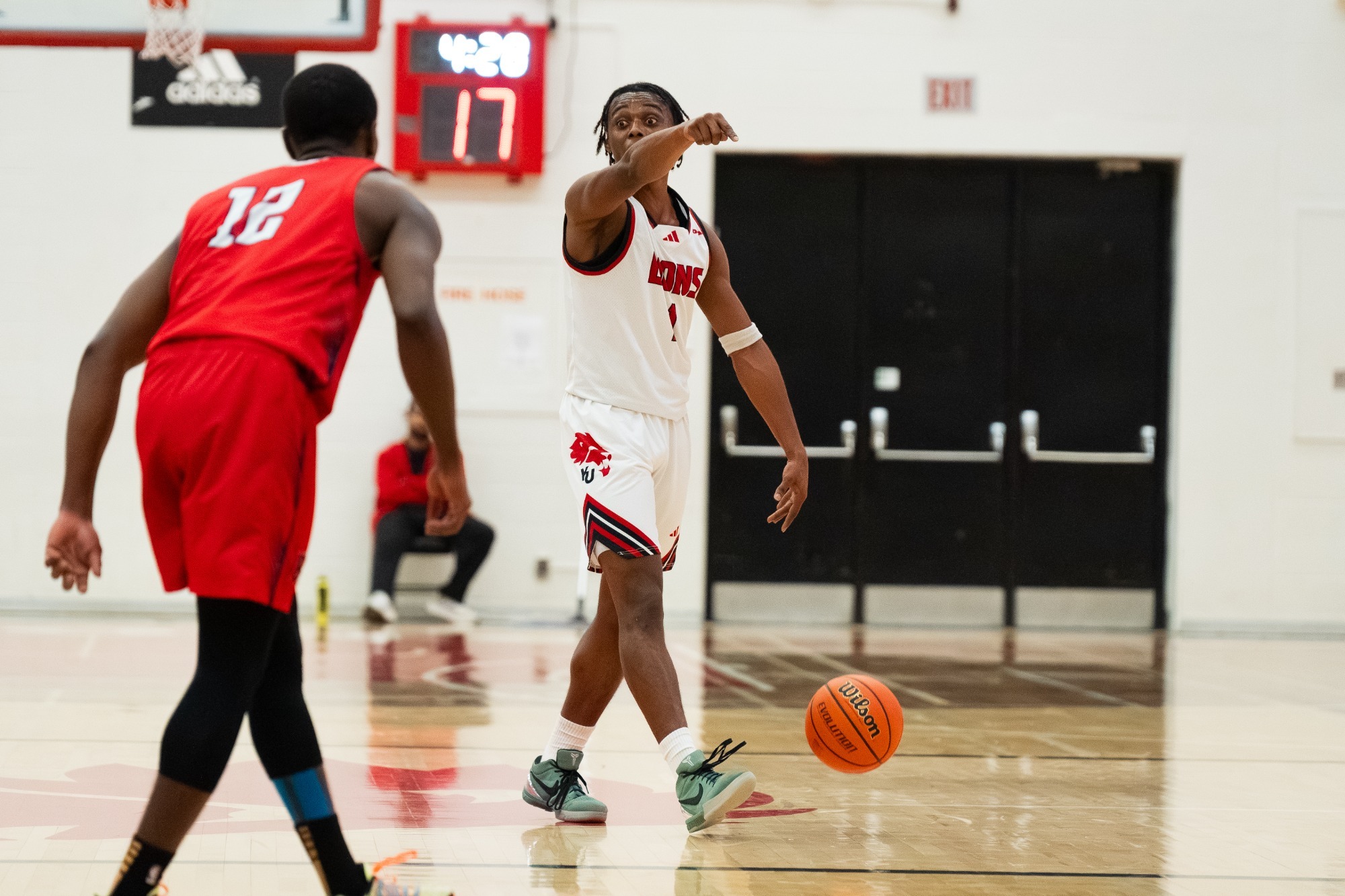 The York University Lions men’s basketball team began a brief road trip with a matchup against the Brock Badgers in a rare Wednesday affiar