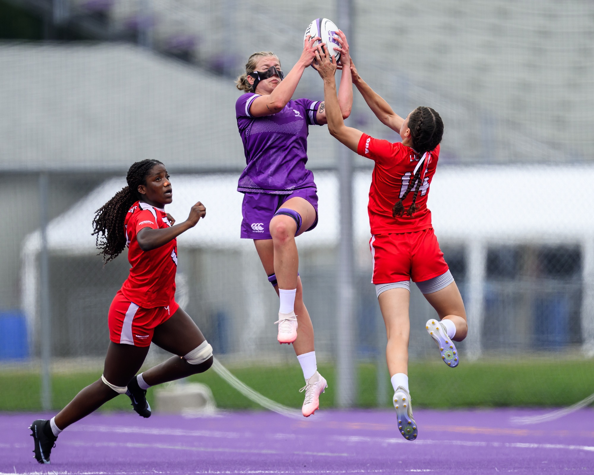 The York University Lions women’s rugby team will be looking for their first win of the season on Saturday when they travel to Laurier to face the Golden Hawks