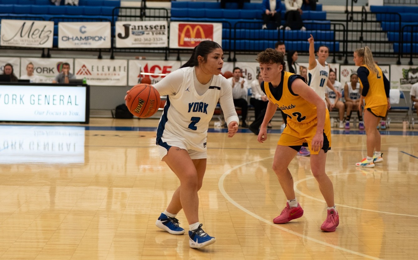 Valentino dribbles around arc