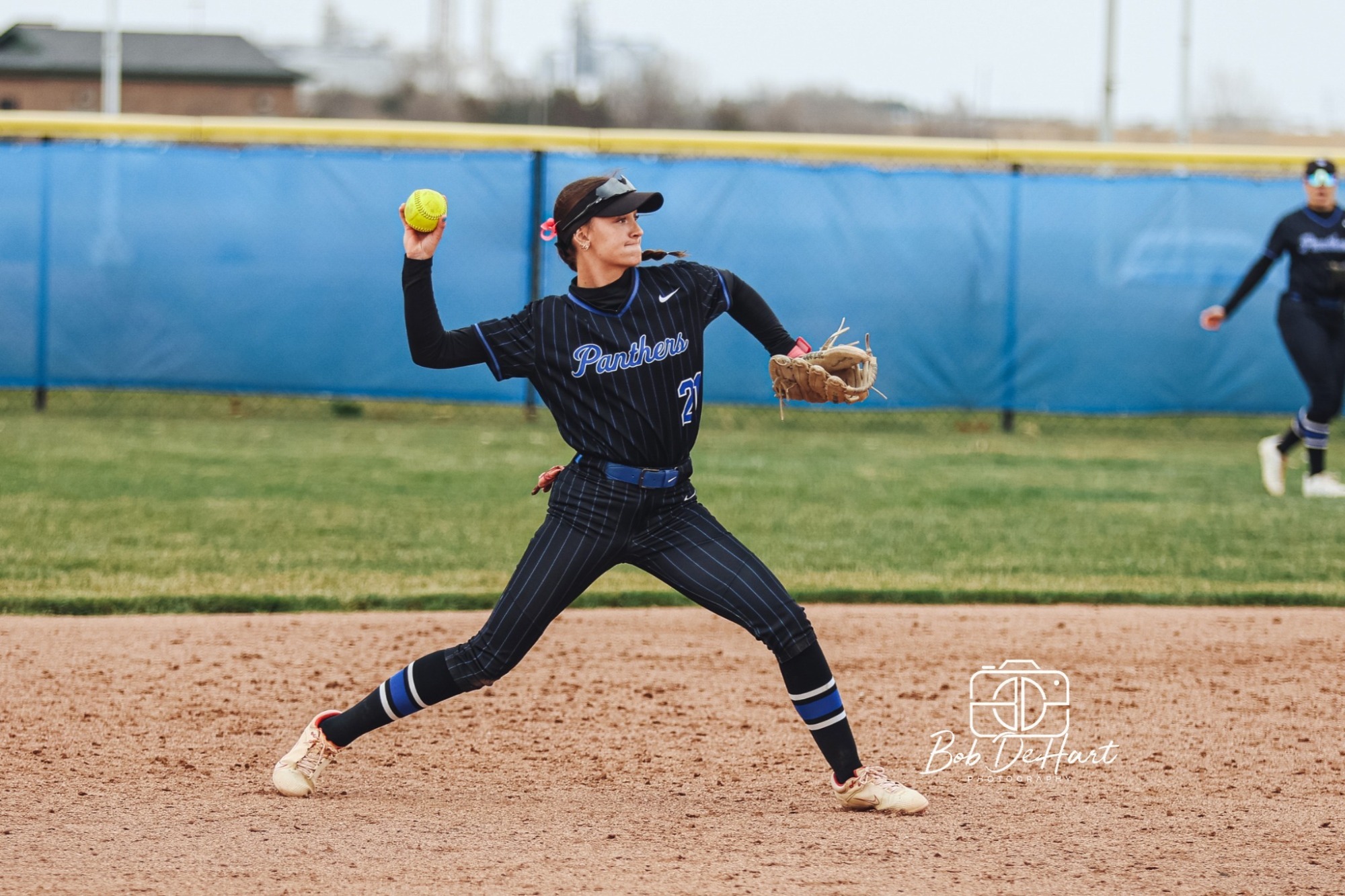 Hadl throws to first