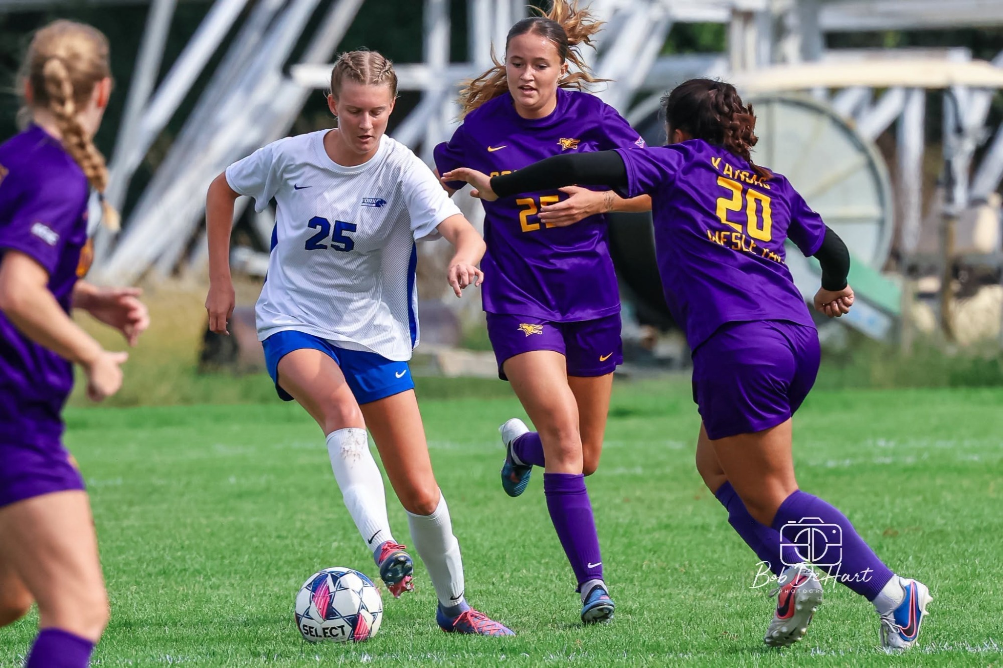 Heins dribbles through defenders