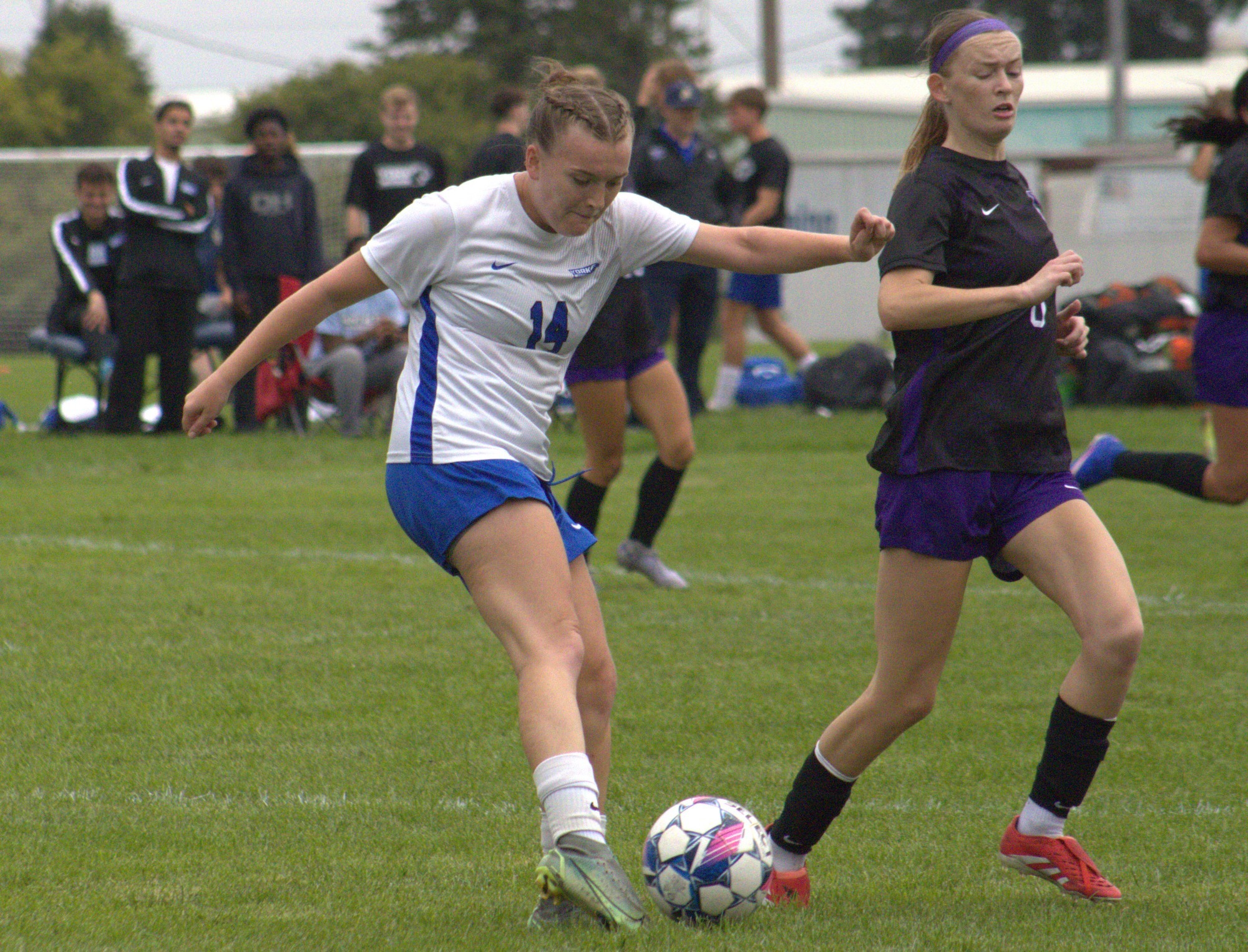 Boswell shoots the ball