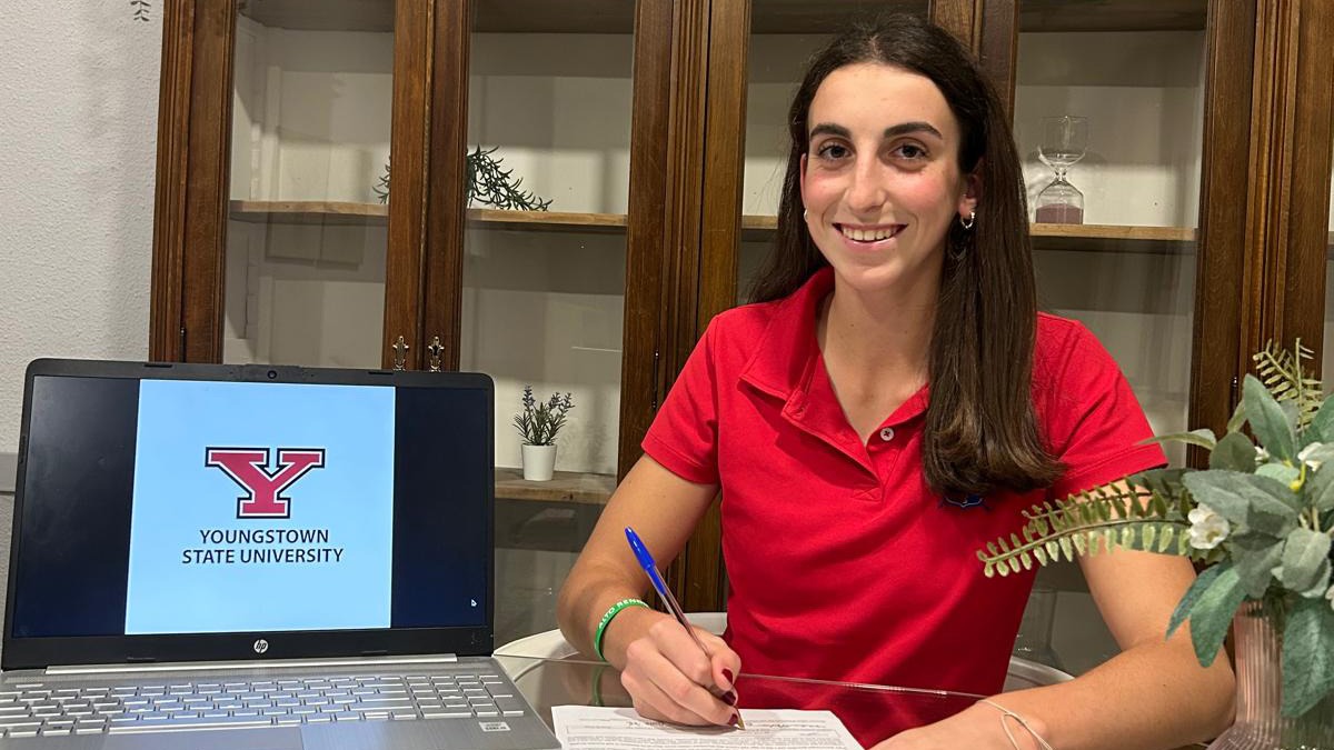 Inés González Ortega Signing Photo