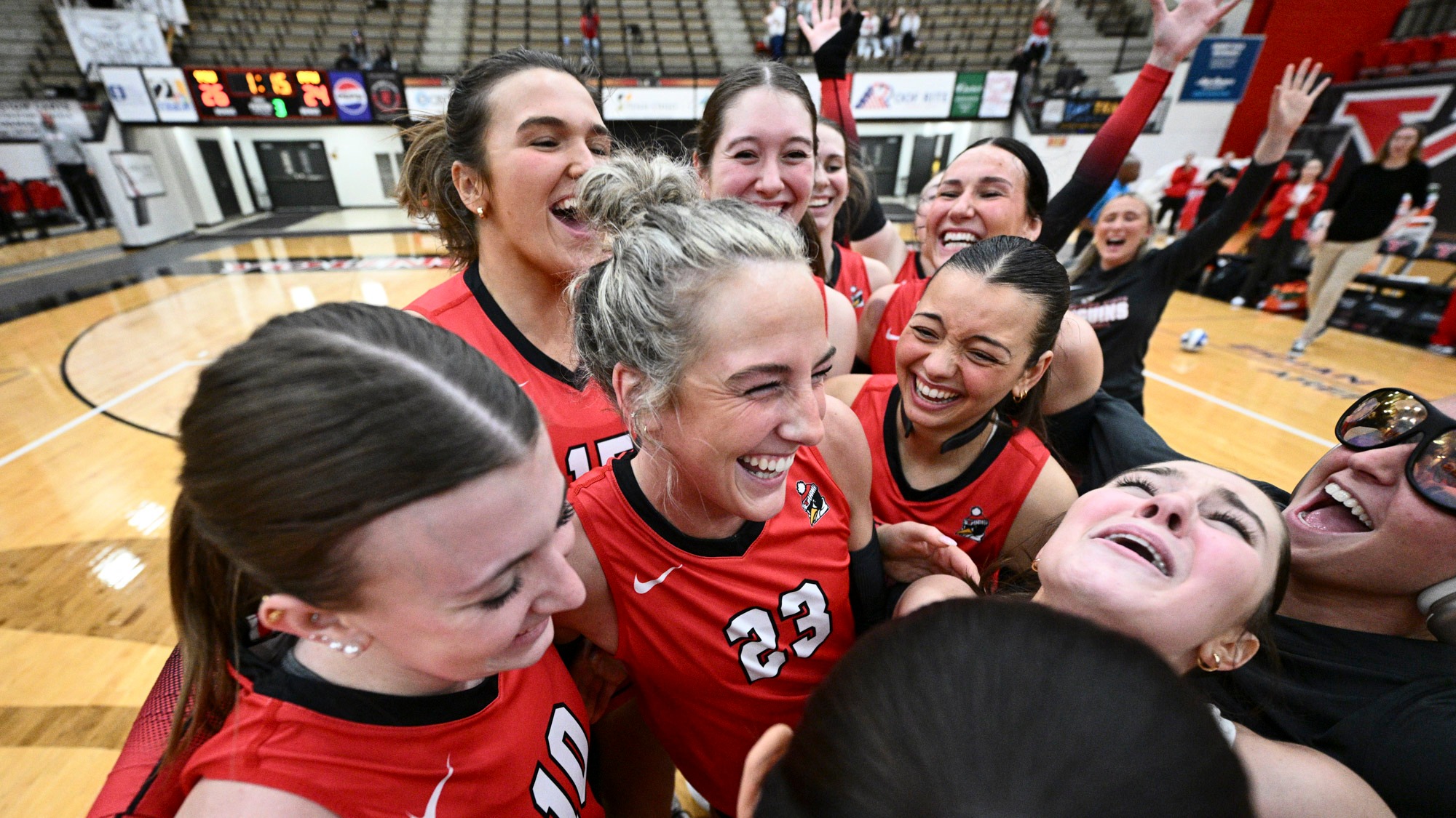 Youngstown State's volleyball team celebrates vs. Purdue Fort Wayne on Nov. 14, 2025. Photo by Robert Hayes
