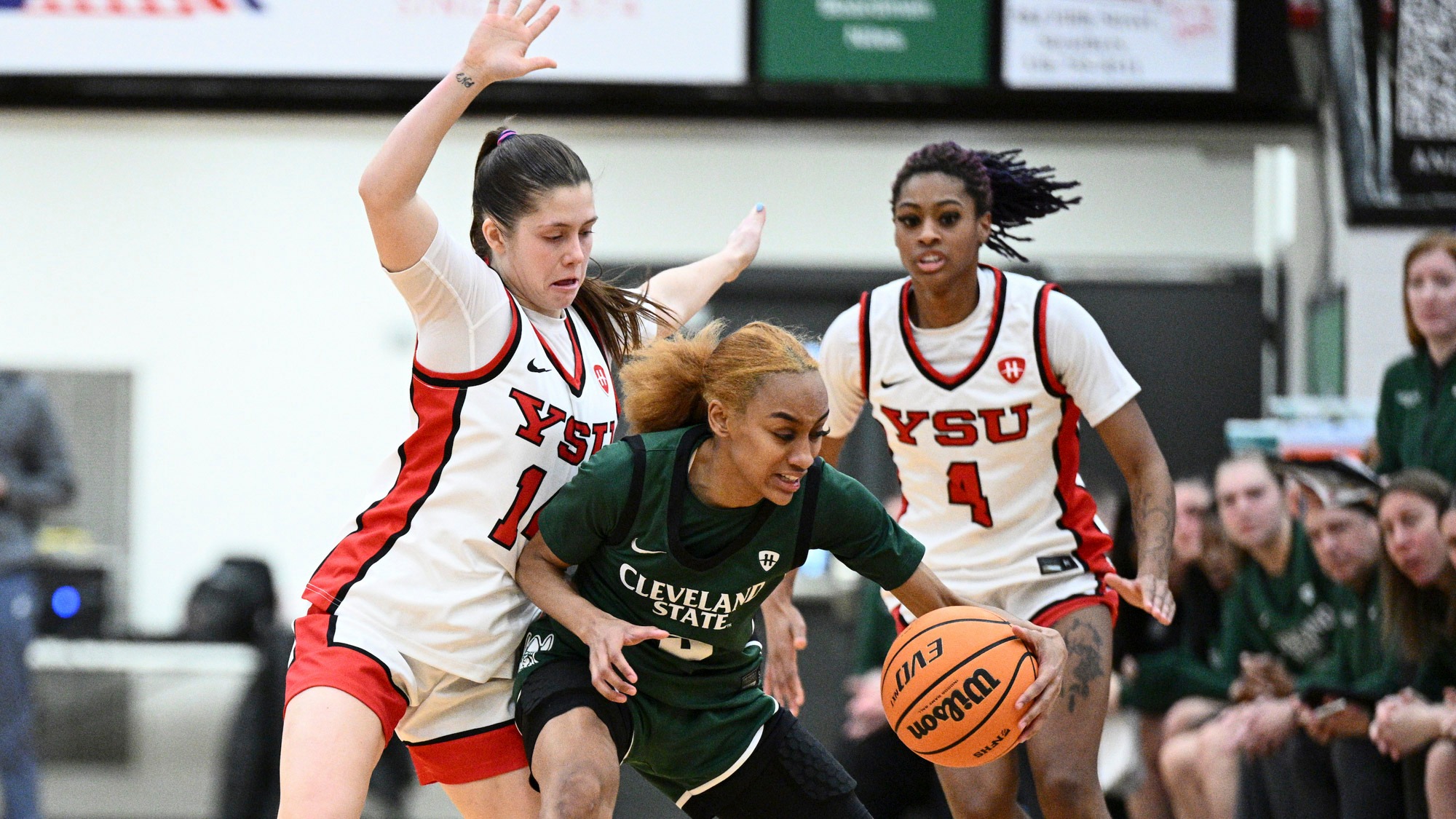 Casey Santoro guards Cleveland State's Jada Leonard in Youngstown State's women's basketball game against Cleveland State on Jan. 25, 2026.
