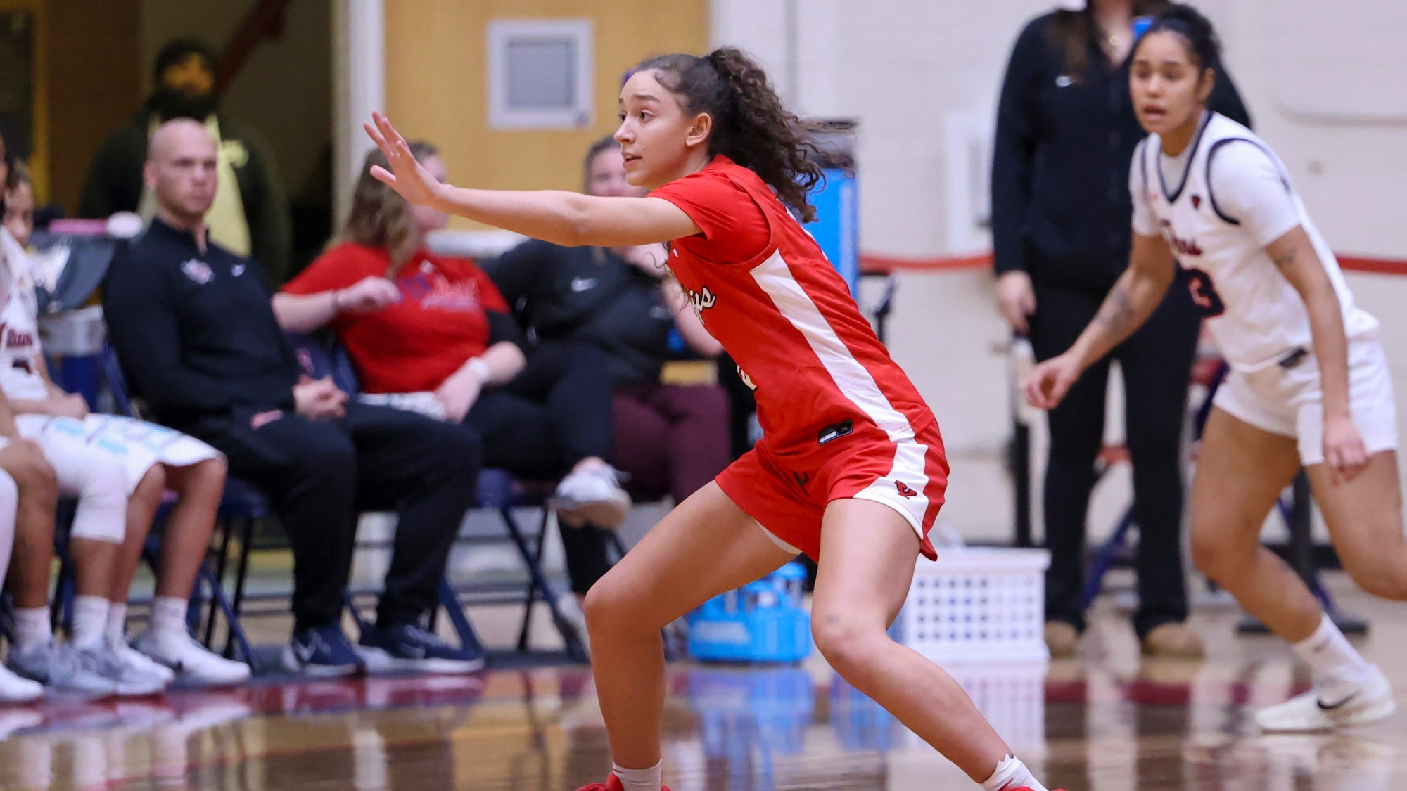 Dacia Lewandowski puts a hand up defensively in Youngstown State's women's basketball game at Detroit Mercy on Jan. 29, 2026.