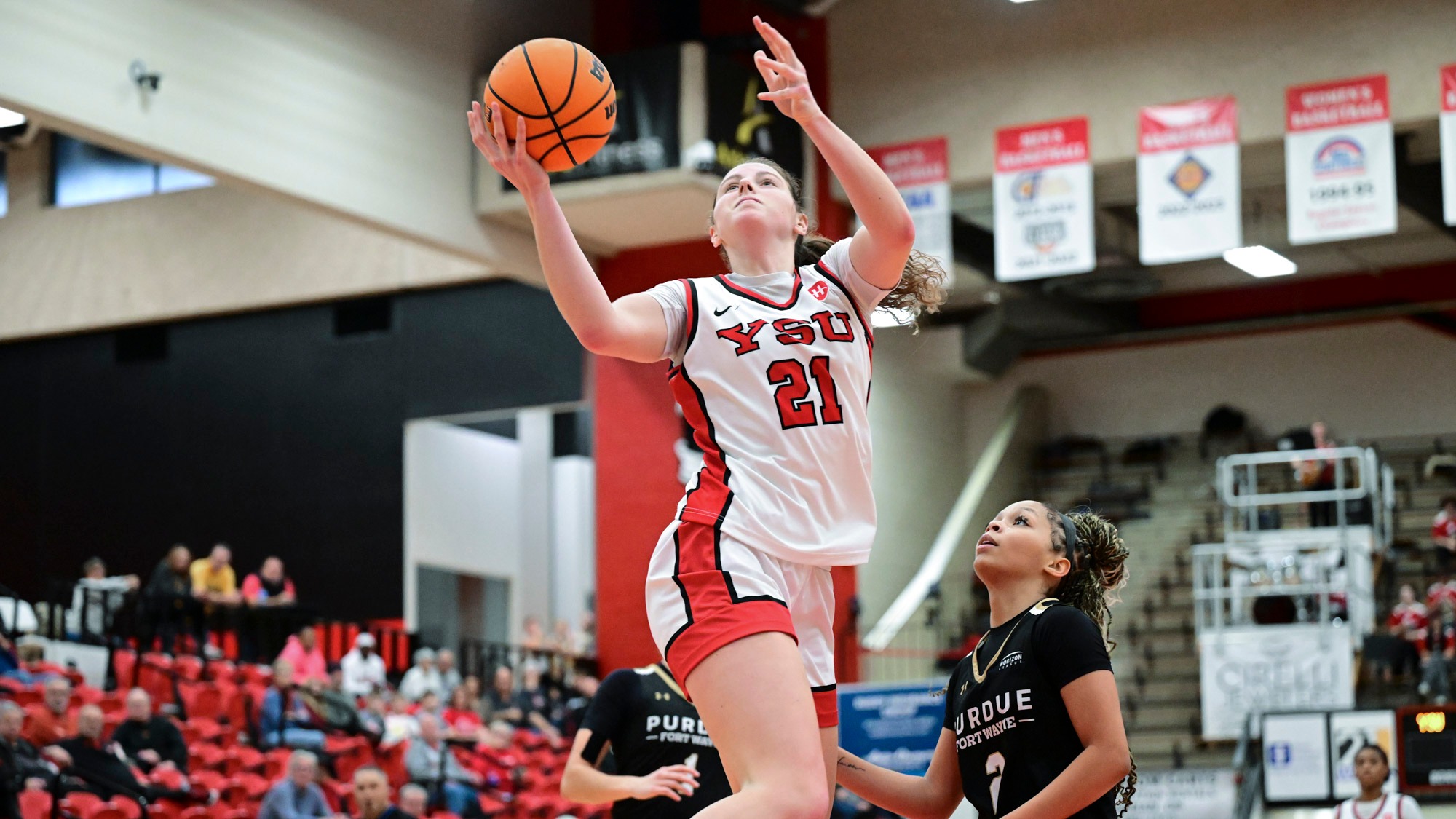 Sophia Gregory goes up for a layup as Youngstown State plays Purdue Fort Wayne on Jan. 10, 2026. Photo by David Dermer.