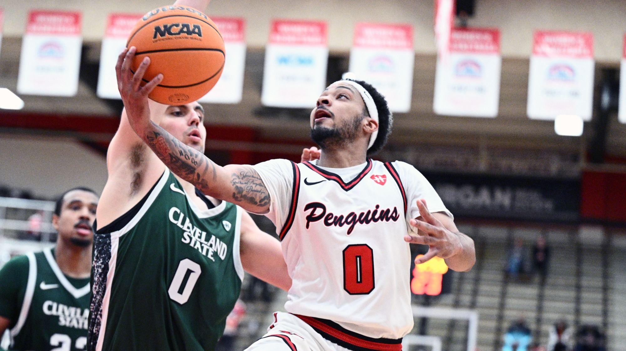 Jason Nelson goes up for a layup against Cleveland State