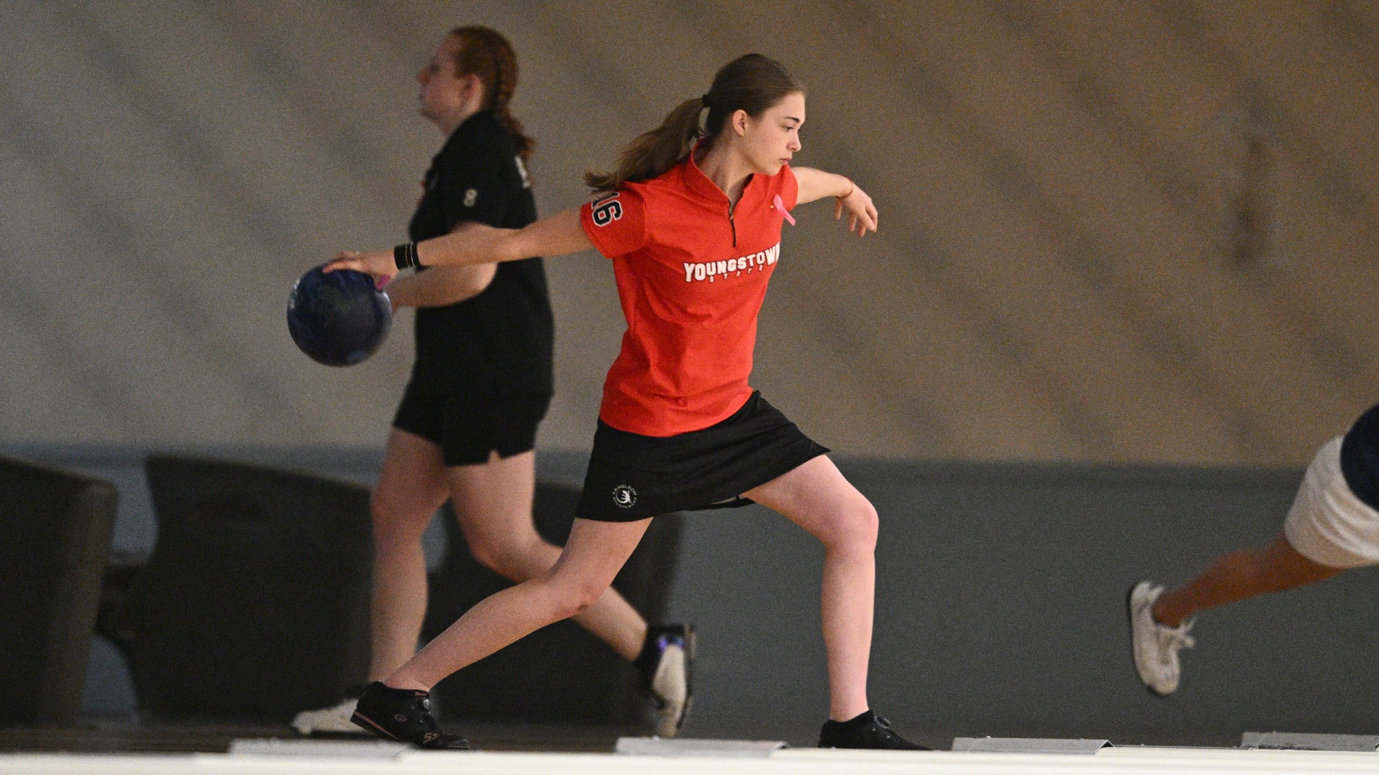 Amber Mason bowls for Youngstown State at the 2025 Chelsea Gilliam Penguin Classic on Oct. 19, 2025. Photo by Robert Hayes.