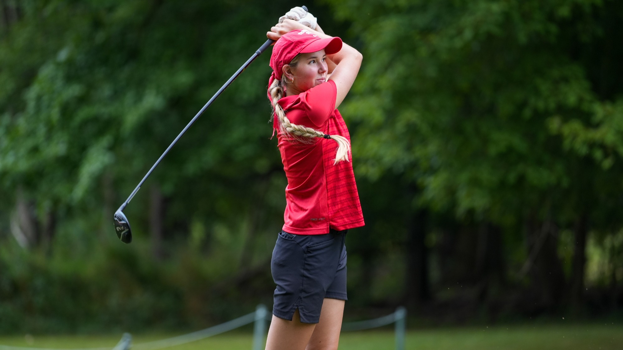 Matilyn Zines hits a tee shot for YSU during a practice at Mill Creek Golf Course on Aug. 21, 2025 (Photo by Madison Chapman)