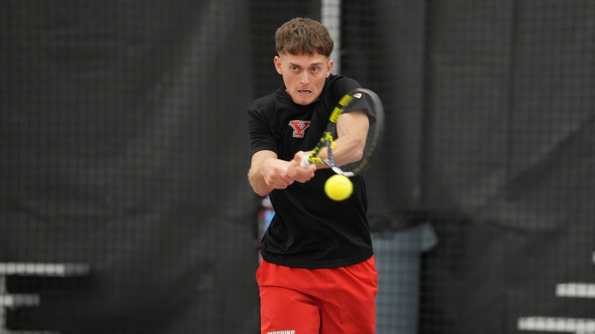 Malo Vernejoul returns a shot