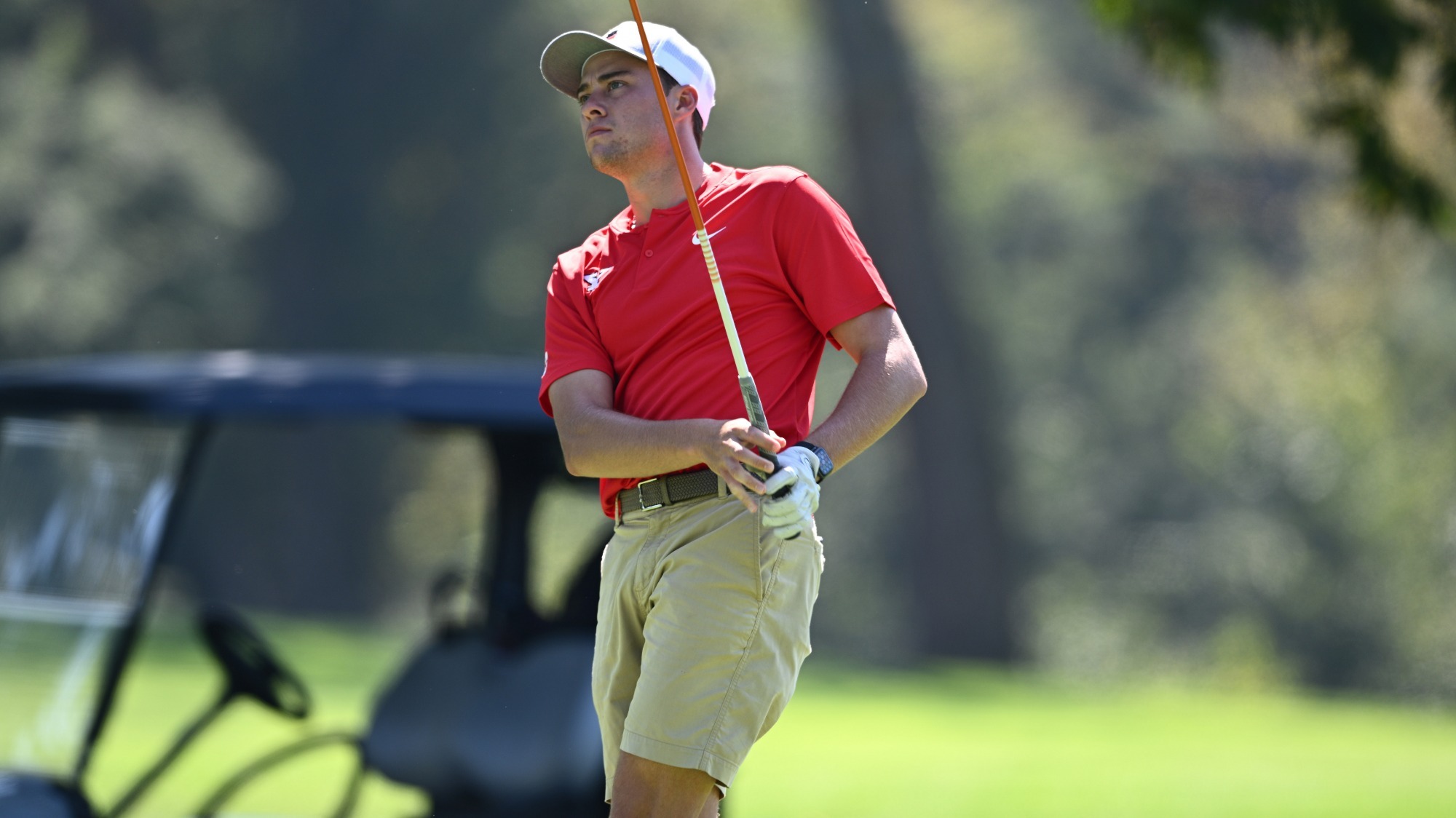 Michael Porter watches his tee shot at the Mercyhurst Laker Fall Invitational on Sept. 14, 2025 (Photo by Robert Hayes)