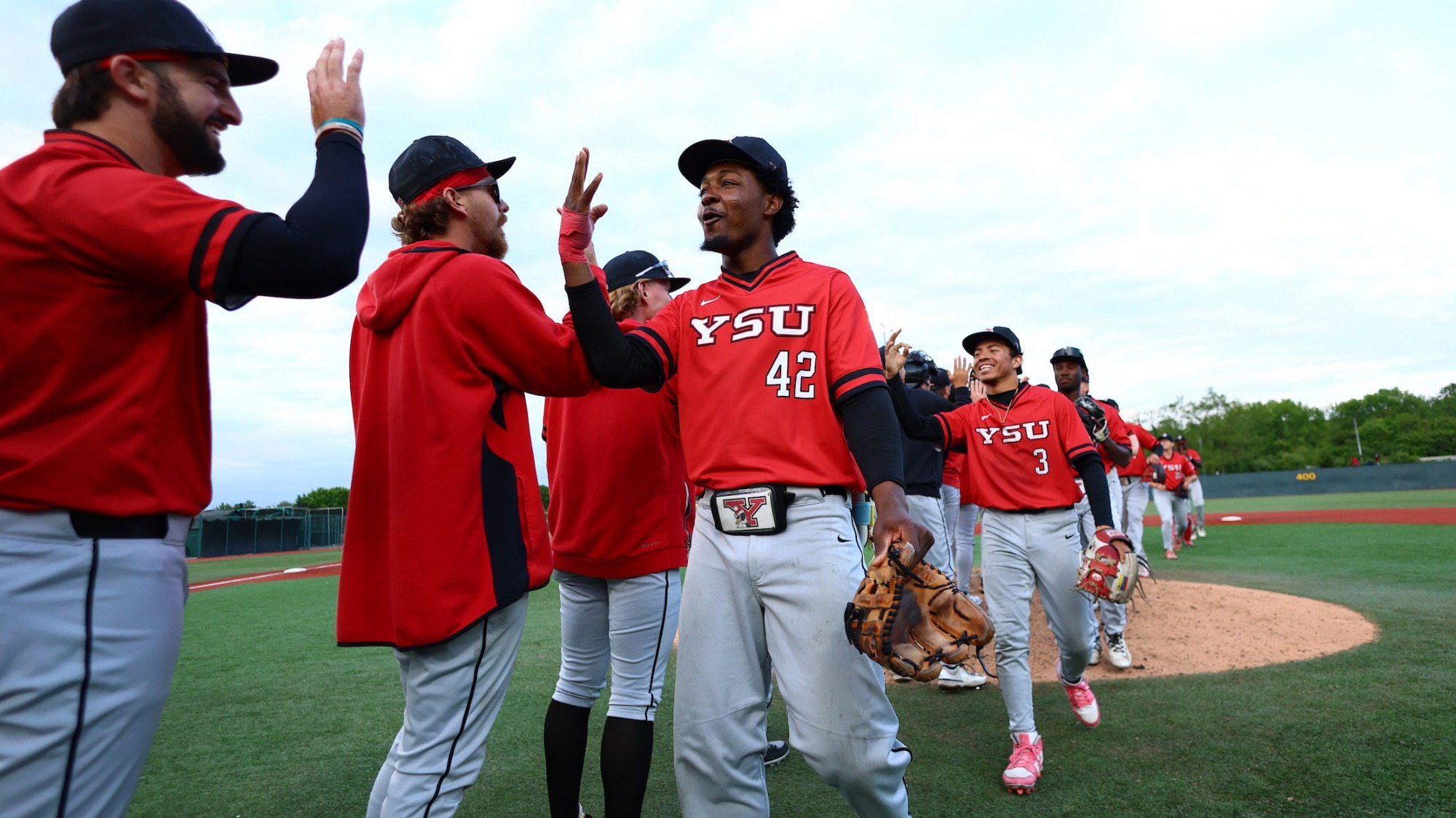 Kendal Spencer and YSU teammates celebrate a victory at Wright State on May 15, 2026 (Photo by Bryson Chavez)
