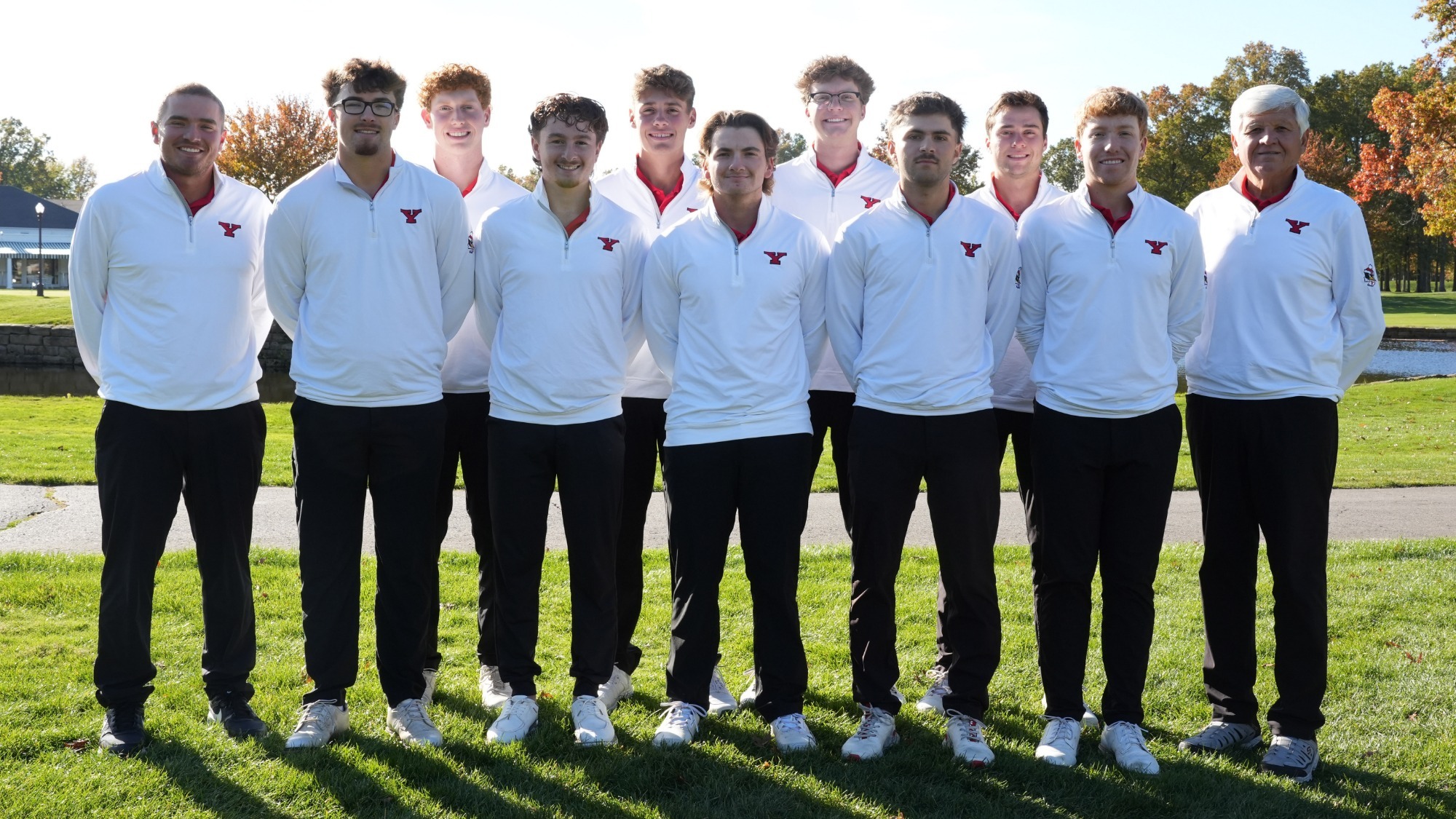The 2025-26 YSU men's golf team poses for a team photo at Avalon Lakes Country Club (Photo by Drae Smith)
