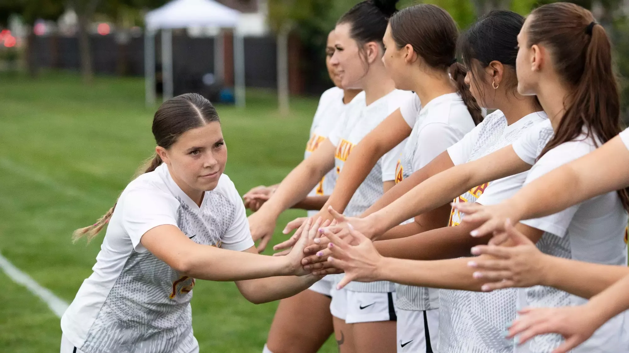 Kira Hampshire high-fives teammates