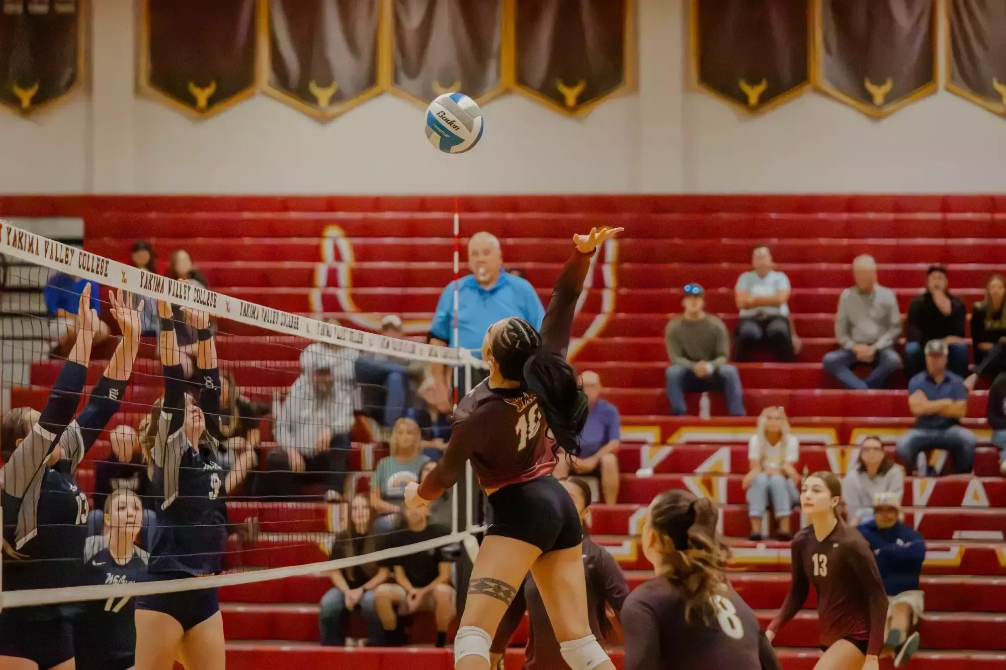 Ailianna Quaempts spikes