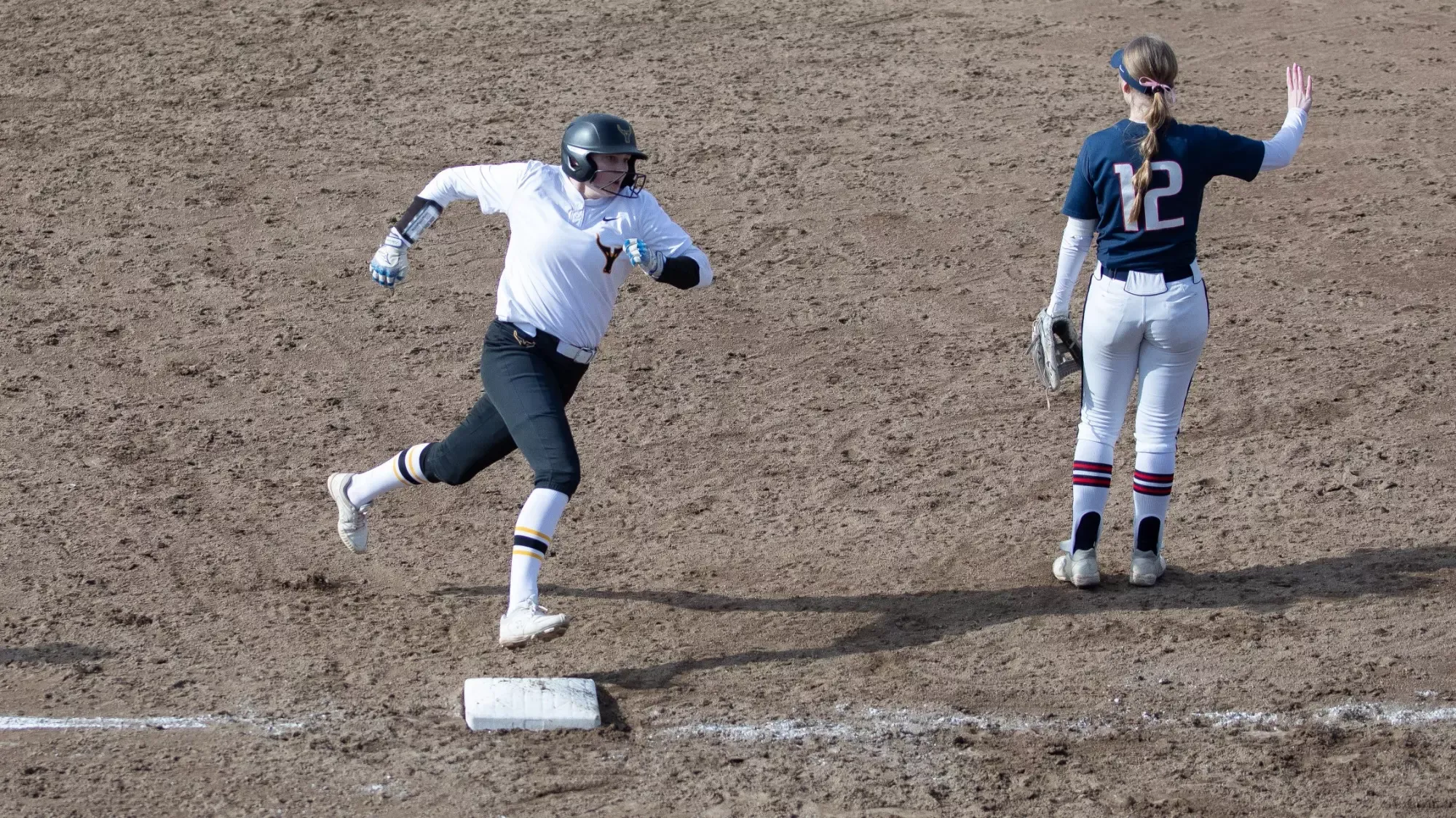 Kassidy Van Soest rounds third